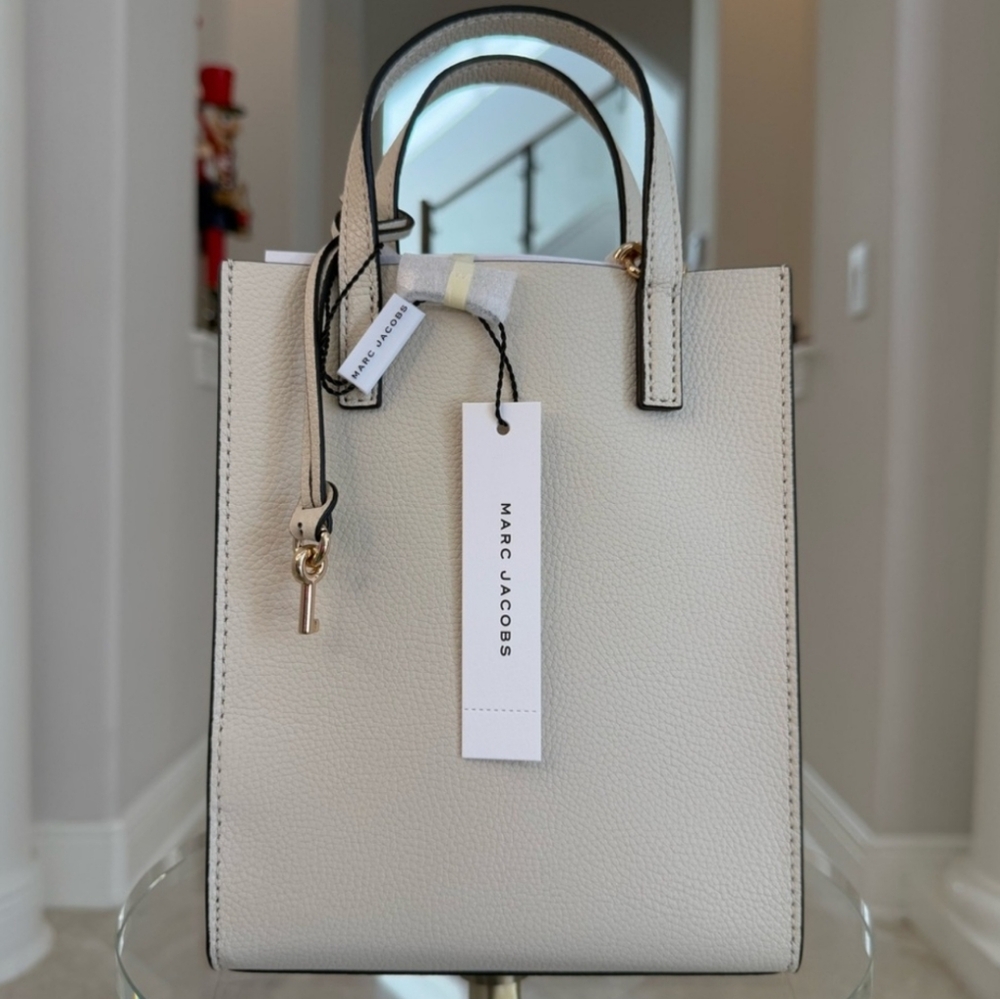 Marc Jacobs Micro Grind Tote/Crossbody NWOT And NWT Marc Jacobs Card Holder - Picture 9 of 13
